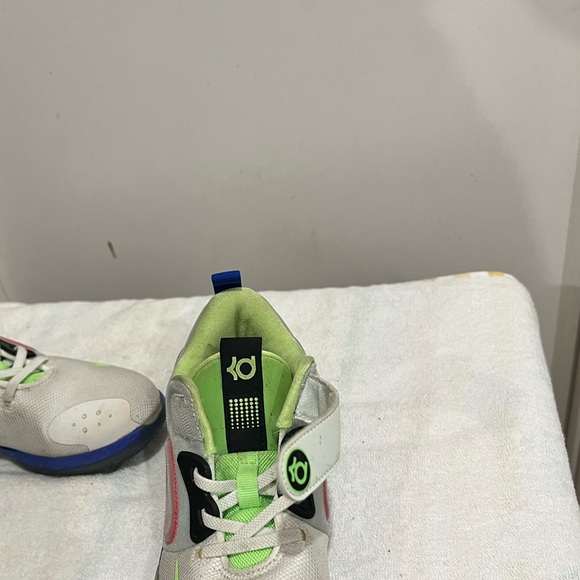 Nike Kevin Durant Basketball Sneakers- Size 3Y - Picture 9 of 9